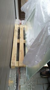 Skleněný jídelní stůl - 5