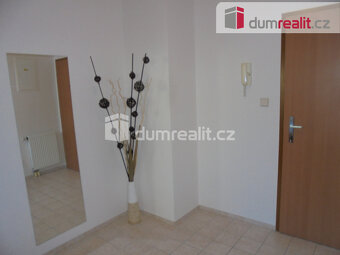 Pronájem bytu 1+kk 60 m2 Praha 5 Košíře Naskové lodžie - 5