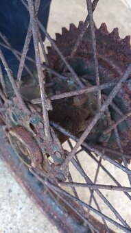 Kolo na neznámý pravděpodobně předválečný motocykl - 5