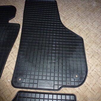 Skoda Superb II gumové koberce - 5