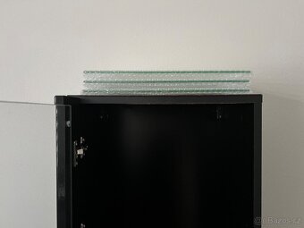 Vitrína podsvícená, závěsná - 5