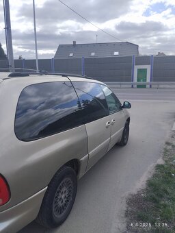 Prodám Chrysler Town & Country - 5