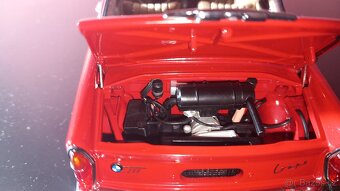1:18 bmw 700 - 5