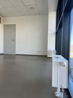 Úžasná moderní kancelář v TOP lokalitě Zlín-Malenovice - 5