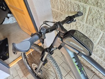 Nové Cube Reaction Hybrid Pro 800 - 2025 - Bosch CX5 - 5