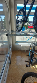 Výstavní stojan na jízdní kola. - 5