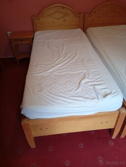 Hotelový nábytek skříně postele stolky - 5