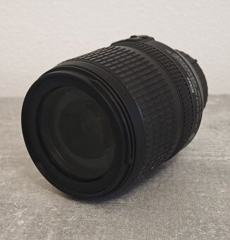D90 NIKON s pevnou 35, ZOOMem 18 - 105 a brašnou - 5