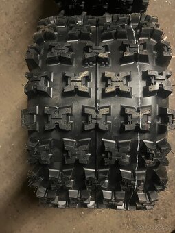 Pneumatiky 20x10-9 - 5