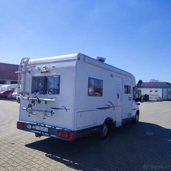 Fiat Challenger 2,8 JTD, podél postele - 5