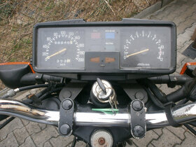 Yamaha XS 400 - 5