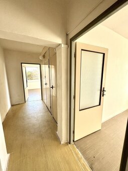 Slunný byt 2+1 s lodžií, klidné bydlení v centru města Pardu - 5