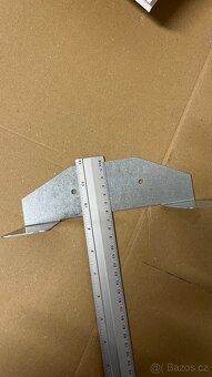 Prodám visací podstavce na zboží (tenisky) - 5