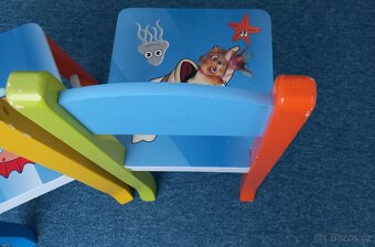 Dětský stolek a 2 židle - 5