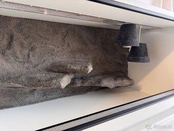 Nové terárium 100×50×50 cm s 3D makovým pozadím a květináči - 5