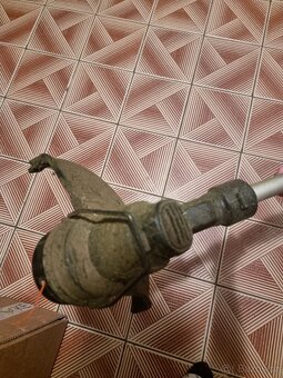 Aku strunová sekačka Black Decker st1823 - 5