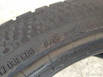Prodám zánovní zimní pneu Continental 235/45 R20 - 5