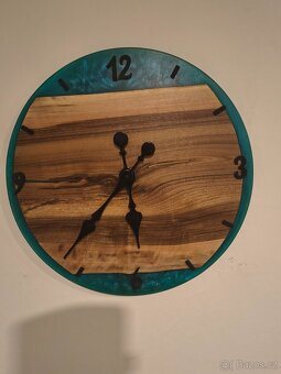 Dřevěné nástěnné hodiny s pryskyřicí - 5
