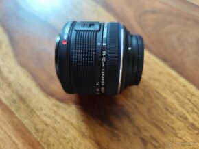 Olympus M.ZUIKO 14-42 mm f/3,5-5,6 II M1442 R černý - 5