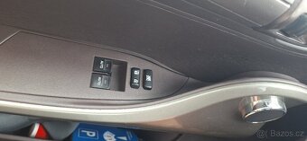Toyota iQ 1,0 automat CVT max.výbava - 5
