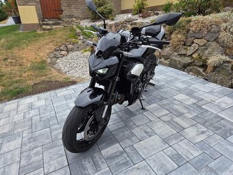 Kawasaki Z900 2025 černá - 5