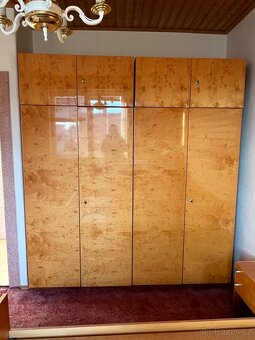 stará ložnice(postel,noční stolek,4x skříň) - 5