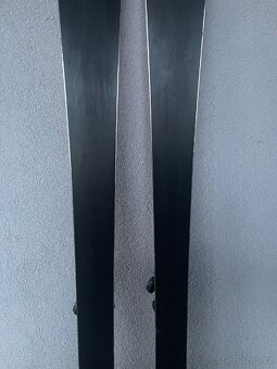 Lyze Atomic a hole - 5