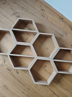 Prodám závěsné police hexagon (6 ks) - 5