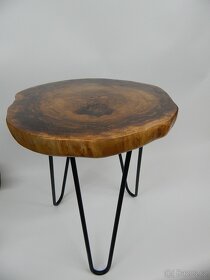 Odkládací stolek z ořechového masivu s epoxidovou pryskyřicí - 5