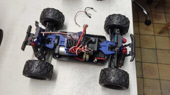 2 x RC auto Traxxas Teton 1/18 - 5