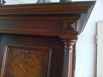 Starožitná dvoukřídlá skříň – barokní styl, masivní dřevo - 5