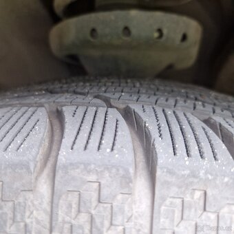 Kumho WinterCraft WS51 SUV 225/65 R17 - 5