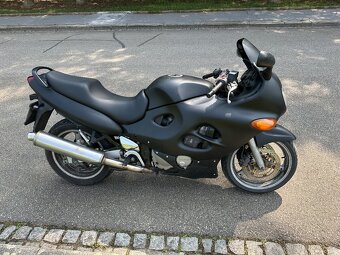 Suzuki GSX 600 F - 5