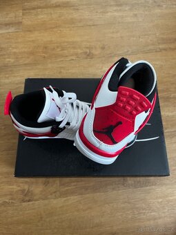 Nike Air Jordan 4 - 5