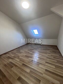 Benátky nad Jizerou, pronájem podkrovního bytu 1+1, 44m2, ok - 5