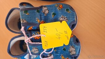 Vel. 22 zimní boty 2x , papuče 2x, crosky 1x - 5