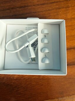 Prodám bezdrátová sluchátka Nothing Ear - 5