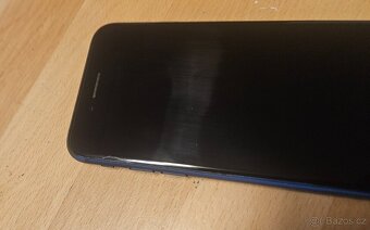Telefon Apple iPhone 7 128GB + nabíjecí kabel - 5
