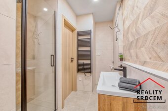 Pronájem bytu v os. vlast. o velikosti 1+1+lodžie/42m2 na ul - 5