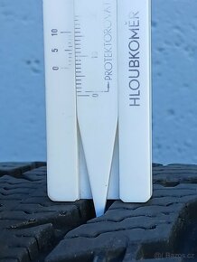 Zimní pneu Nokian 215/60/17C vzorek 7mm - 5