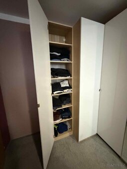 Prostorná skříň se zrcadlem - 5