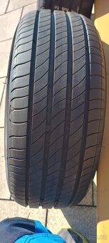 Prodám letní pneu Michelin 205/55/16 - 5