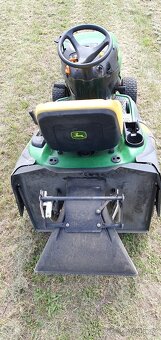 Zahradní traktor sekačka John Deere - 5
