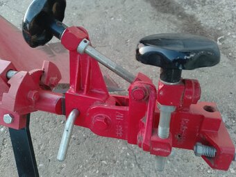 Vari oboustranný pluh APH-352,nastavovací těleso NT3 - 5