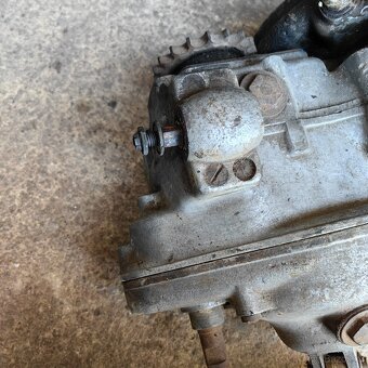 ČZ 175 předvalecna motor - 5