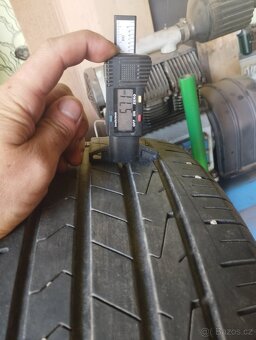 Prodám letní gumy Hankook 215/65/R17 - 5
