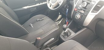 Kia Venga 1.4i Klima Alu Model 2010 - 5