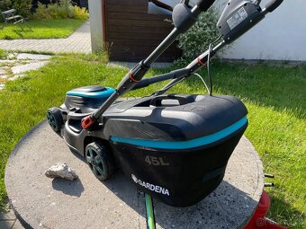 GARDENA Rotační sekačka AKU PowerMax 37/36V P4A (1x4 Ah) - 5