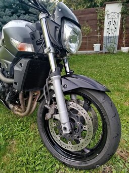 Suzuki GSR 600 - 5