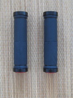 Nové gripy s objímkami MEROCA Competition Lock-On Grips - 5